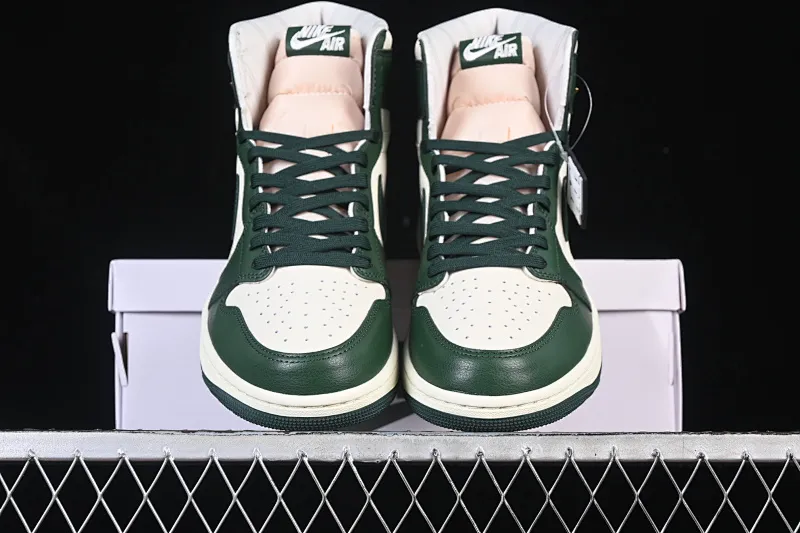 All categories Air Jordan Jordan series basketball shoes Air Jordan 1 High Air Jordan 1 High OG "Fir" AJ1 Joe 1 fir green high-top basketball shoes FD2596-101